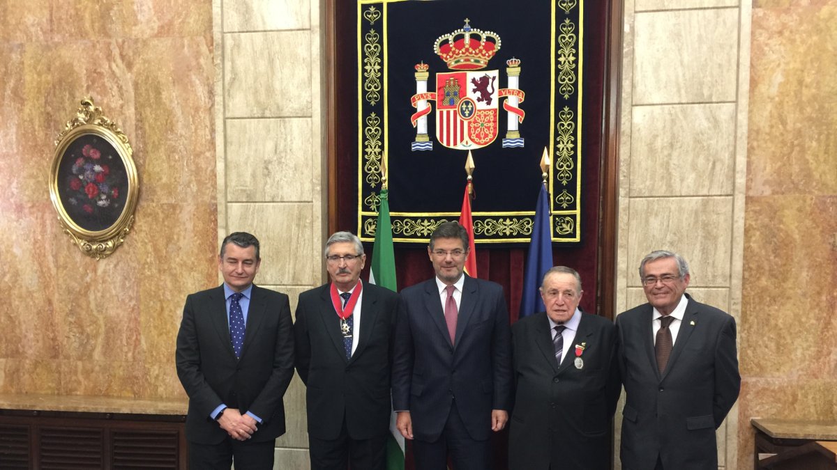 Entrega de condecoraciones esta tarde