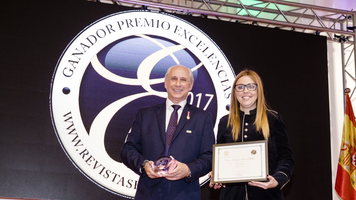 María José Alcázar recogiendo el premio en Madrid