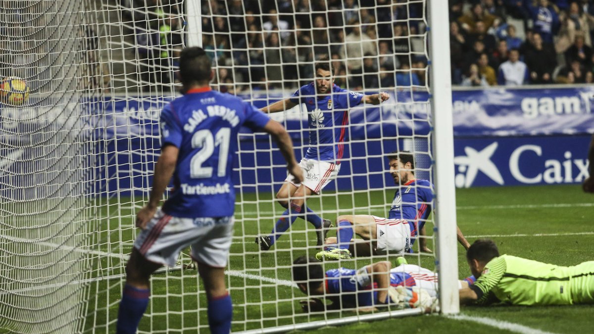 Toche hace el gol del empate.