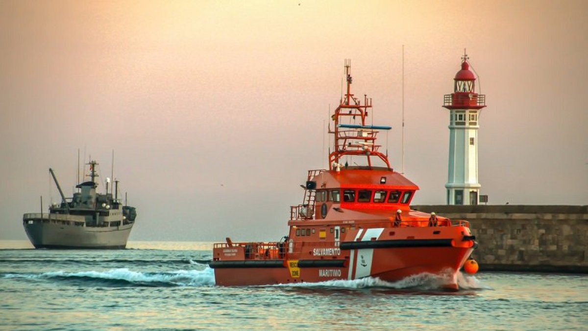 Imagen de archivo de la guardamar durante una reciente actuación en aguas almerienses.