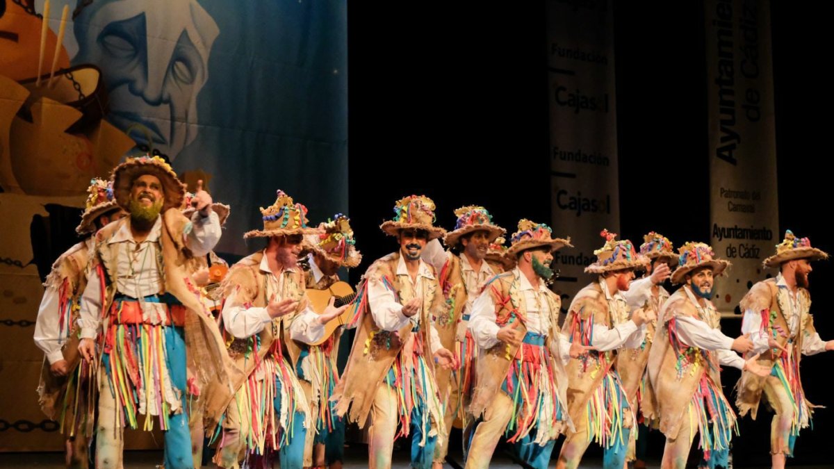 En el Gran Teatro Falla, de Cádiz, la Comparsa La Esclavitud, de Almería.