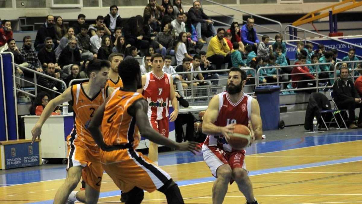 Los almerienses siguen instalados entre los grandes de la EBA.