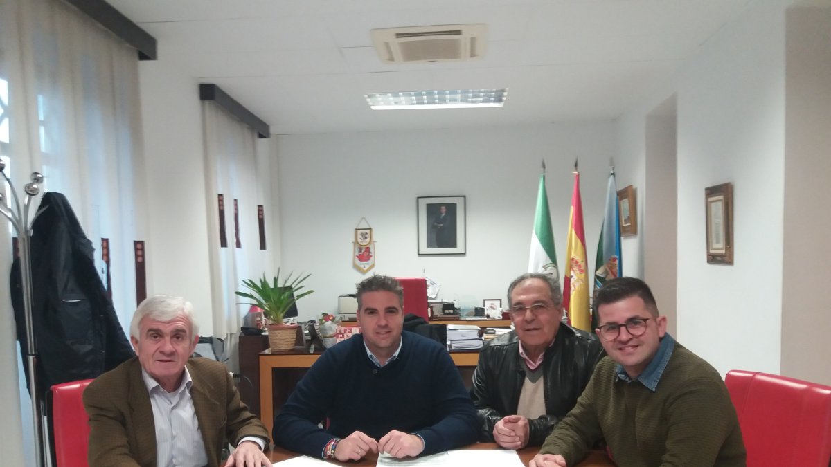 La firma en el ayuntamiento de Viator.