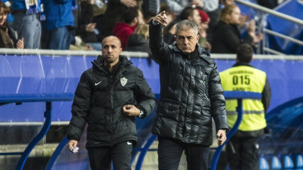 Lucas Alcaraz no puede cortar la sangría de errores puntuales.