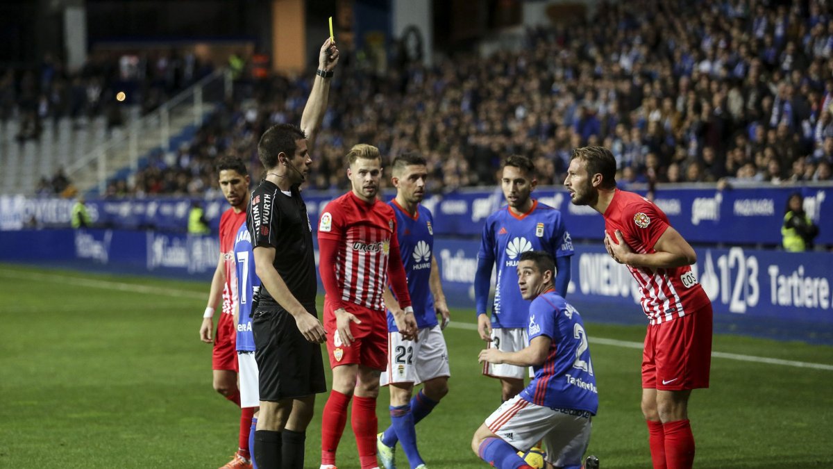 Amonestado en Oviedo.