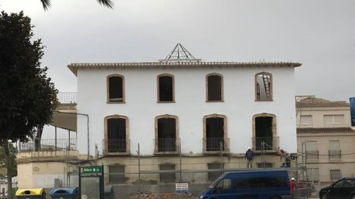Casa-convento de Albox, donde se están llevando trabajos de rehabilitación para instalar el ayuntamiento.