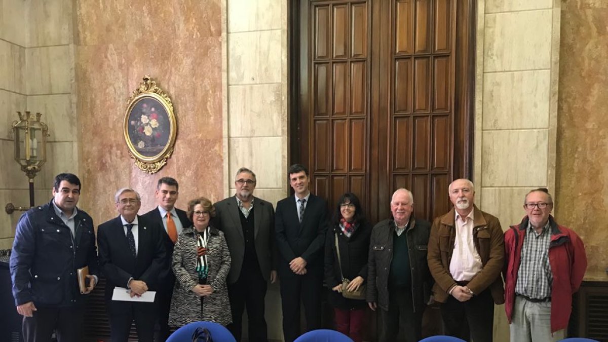 Foto antes de la reunión de la Mesa con el coordinador del Corredor Mediterráneo.