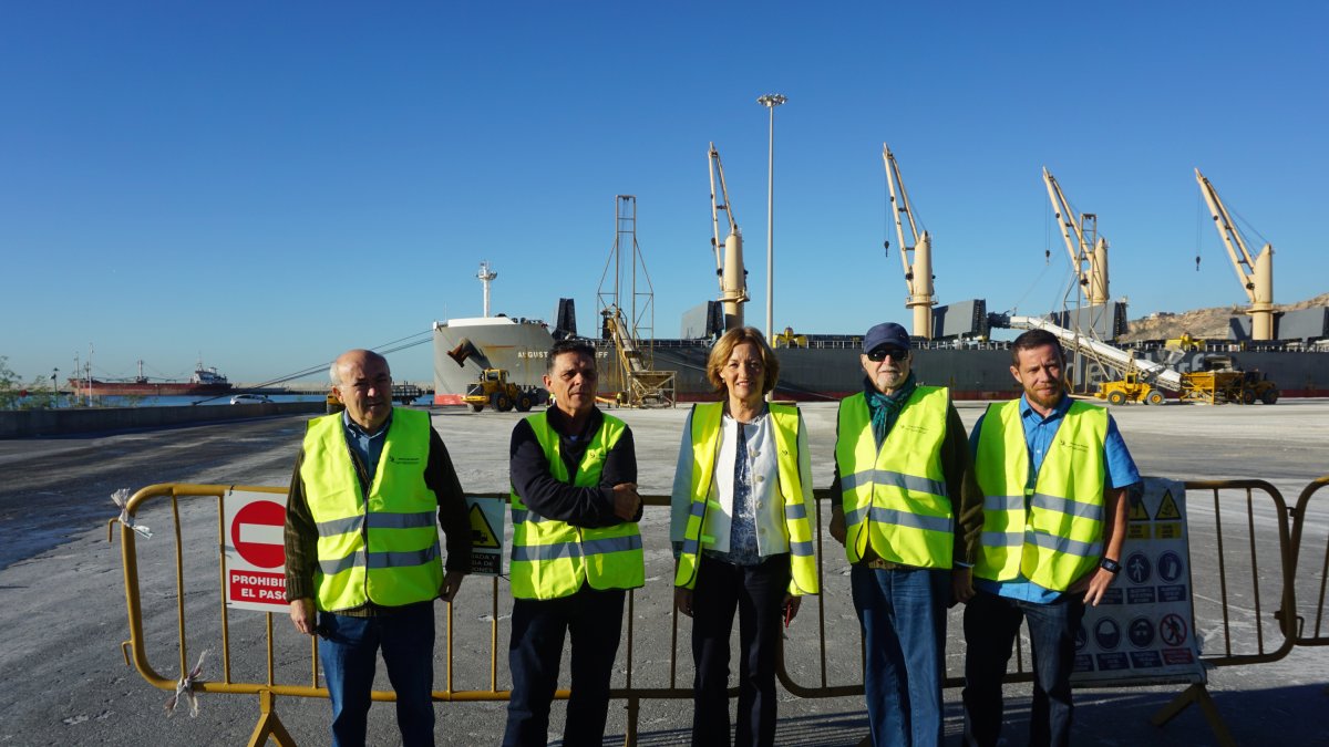 Visita a la zona de carga de yeso en el Puerto.