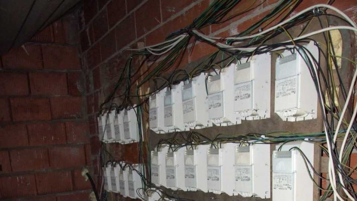 En un núcleo urbano donde residen unas 350 personas tan sólo existían seis abonados con contador.