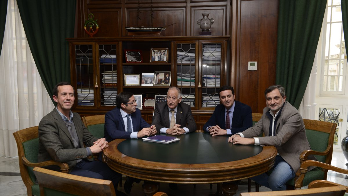 Reunión bilateral entre Diputación y la Consejería de Salud.