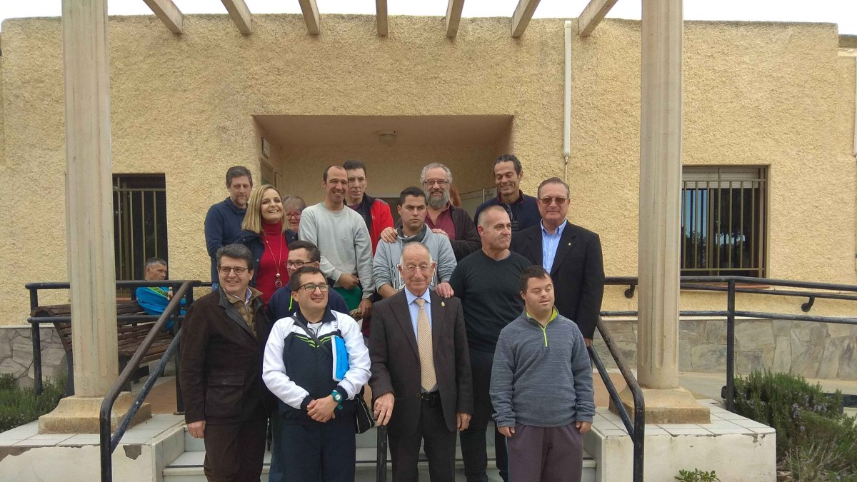 Alcalde, senadora y diputado durante la visita.