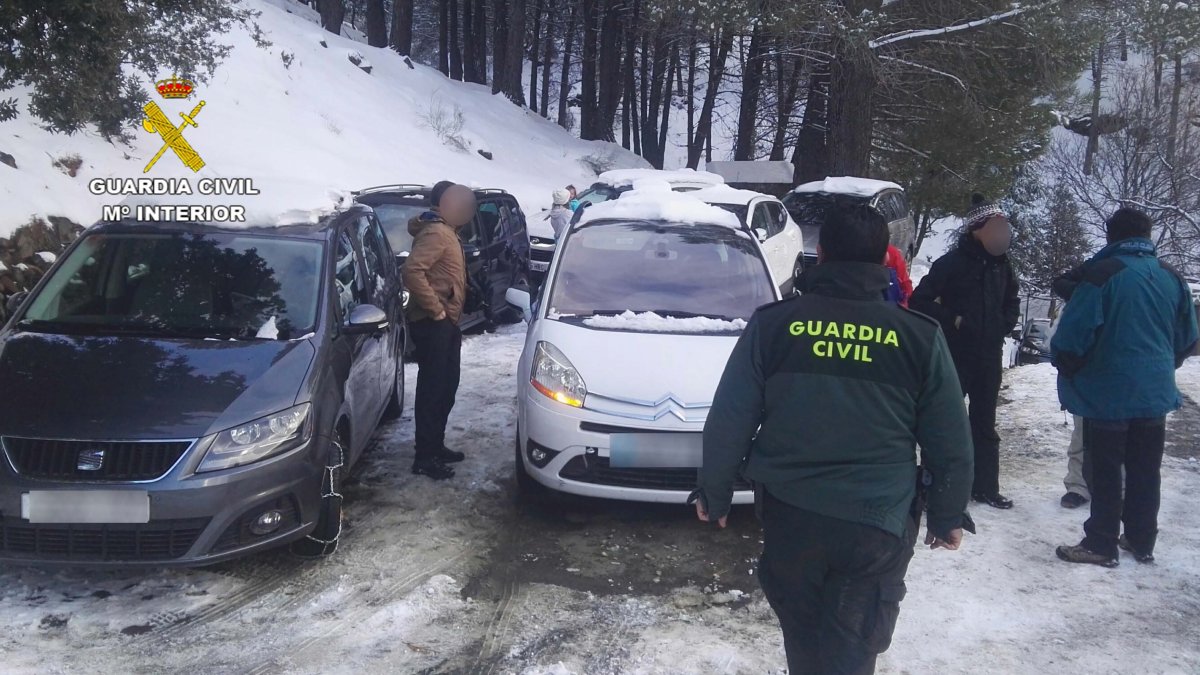Imágenes del rescate de la Guardia Civil producido en Fiñana (Almería).