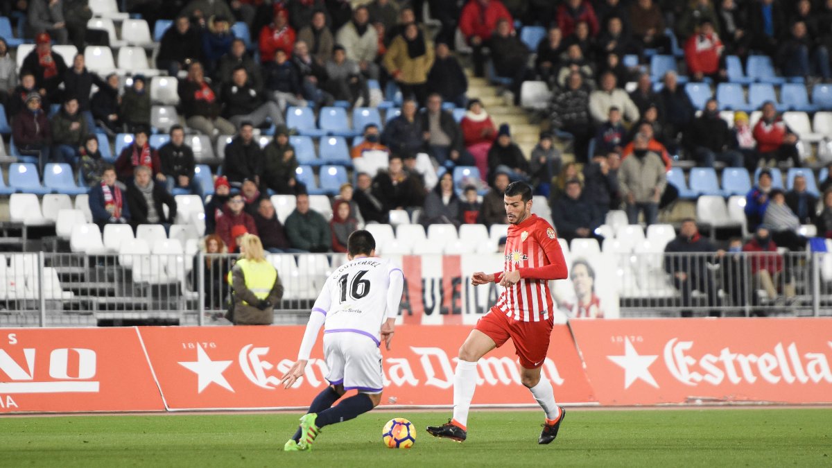 Javi Álamo cuenta para Lucas Alcaraz.