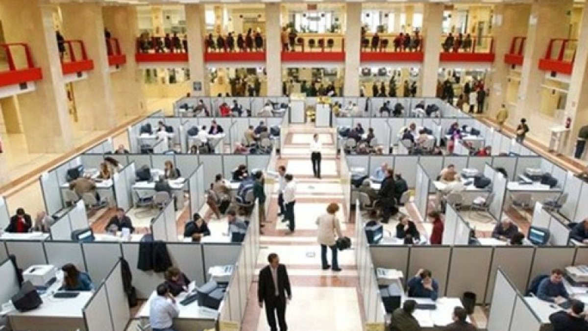 Empleados públicos de la Administración General del Estado (AGE).