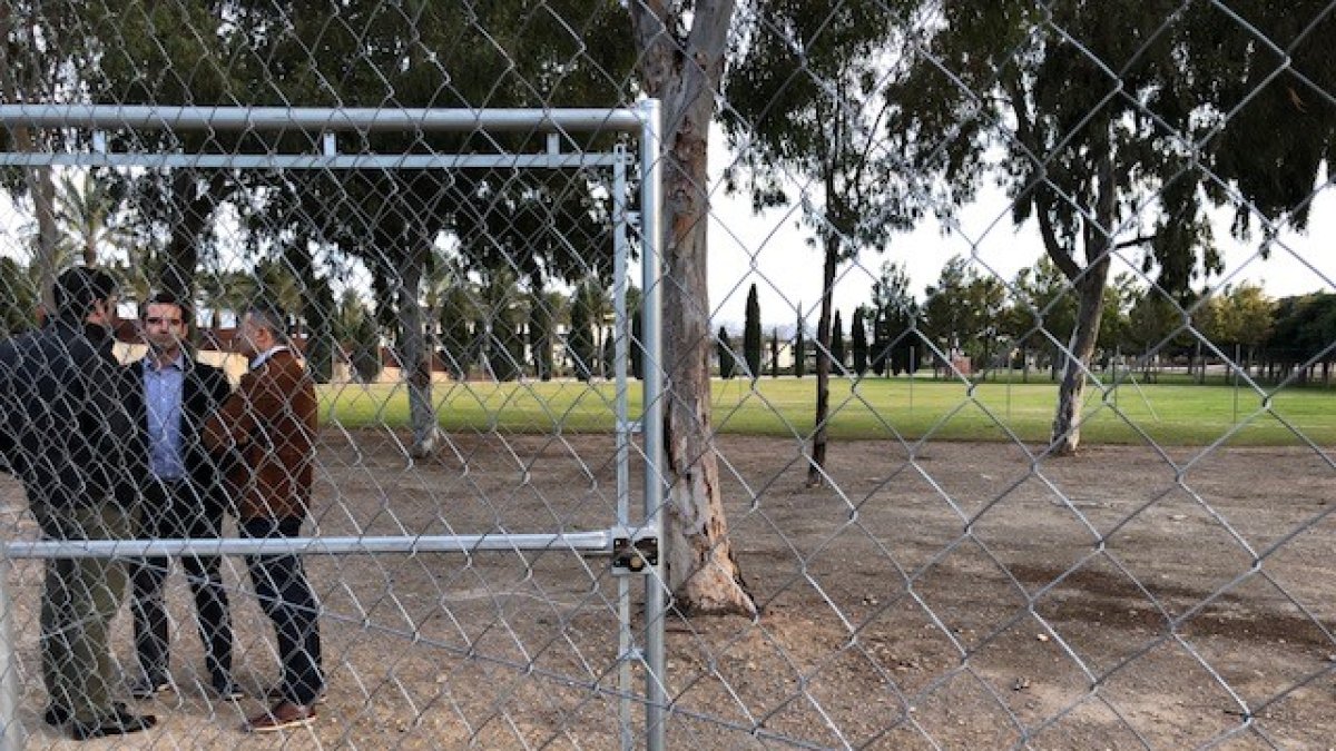 Visita al nuevo parque canino de El Toyo.