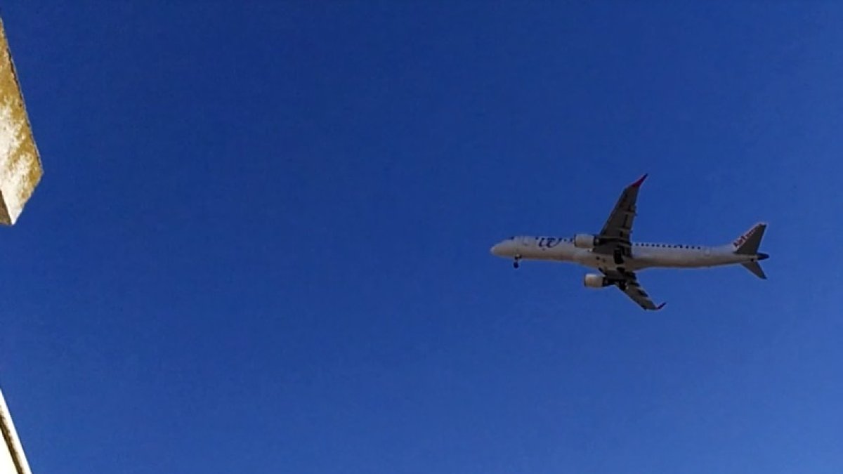 Vuelo en prácticas de la compañía Swissair sobrevolando Retamar.