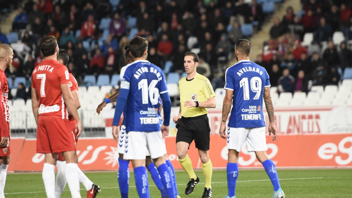 Pérez Pallas en el partido Almería-Tenerife.