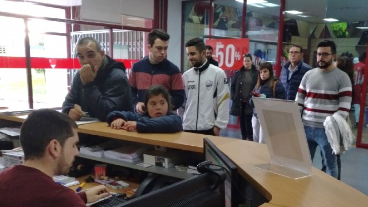 Las entradas están a la venta en la sede de la UD Almería.