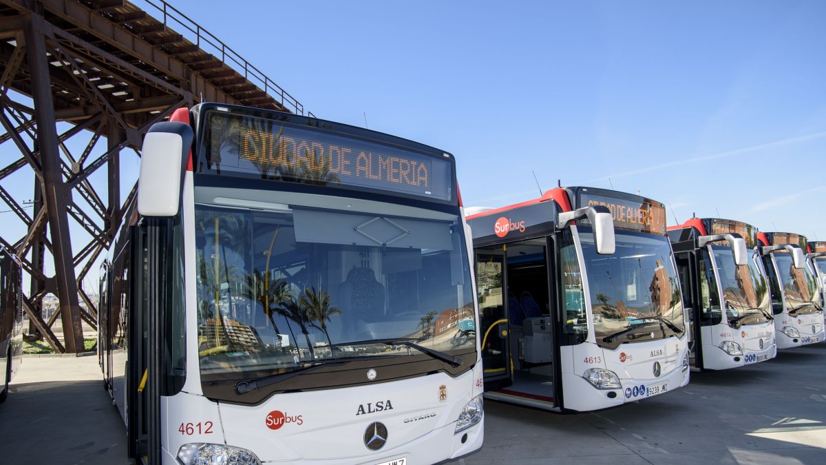 Presentación de nuevos vehículos de autobús urbano
