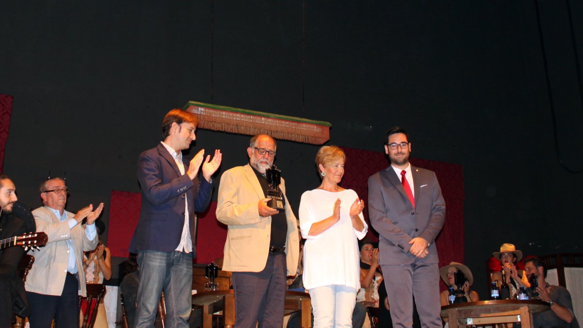 Reyes Abades, con el premio honorífico del AWFF en octubre de 2016.
