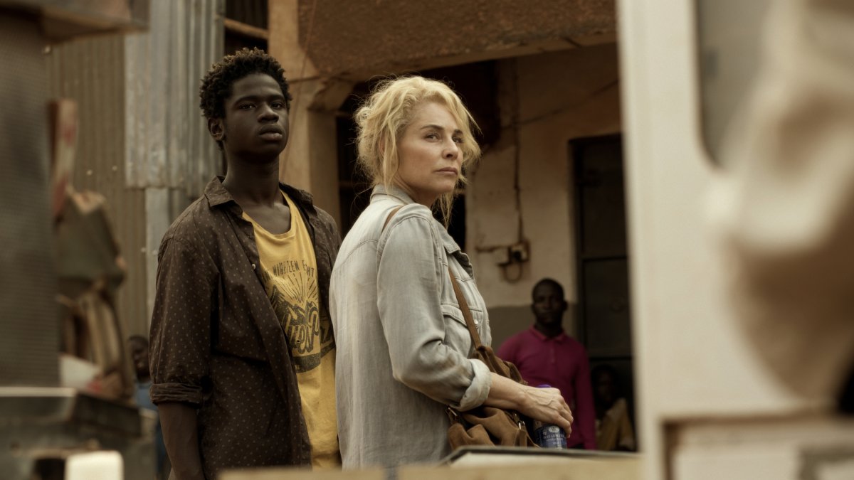 Iván Mendes junto a Belén Rueda en una escena del filme. (Foto: Manolo Pavón)