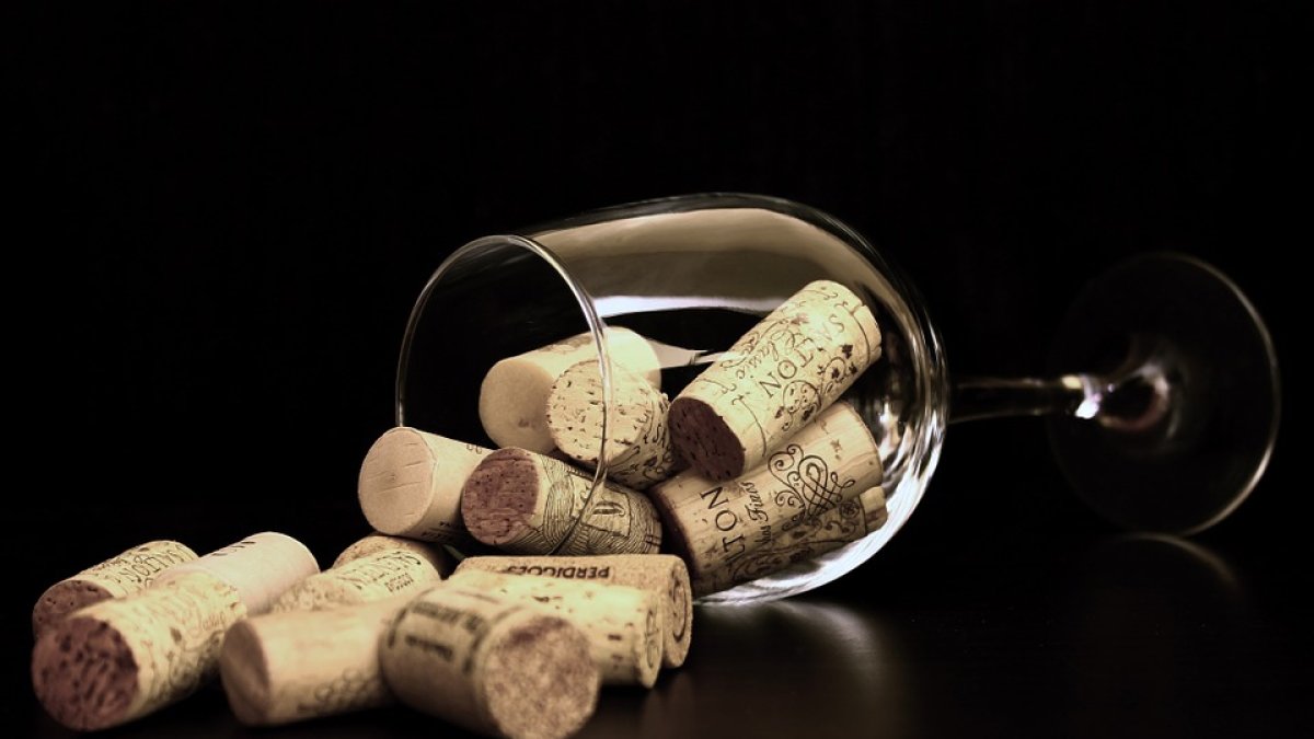 Un consumo bajo de vino es beneficioso.