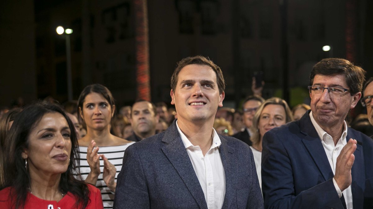 Marta Bosquet (a la izquierda), junto a Albert Rivera y Juan Marín.