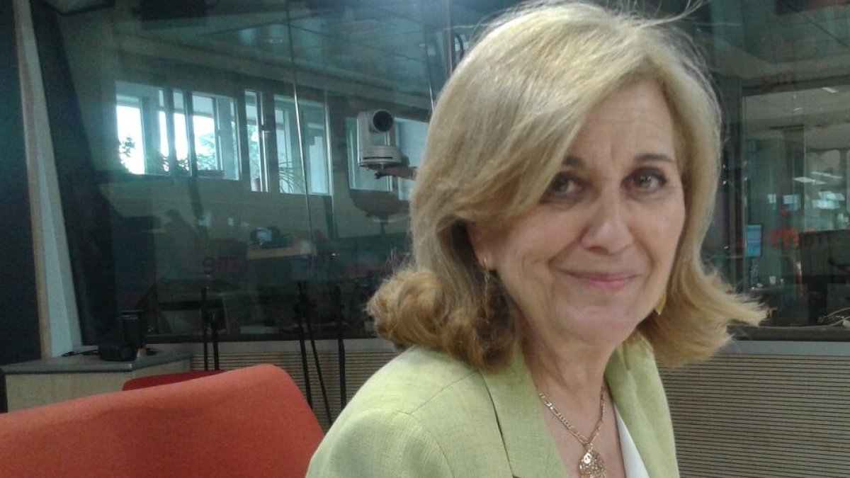 Carmen Enríquez está retirada del periodismo activo pero sigue manteniendo contacto con la profesión a través de colaboraciones y de la publicación d