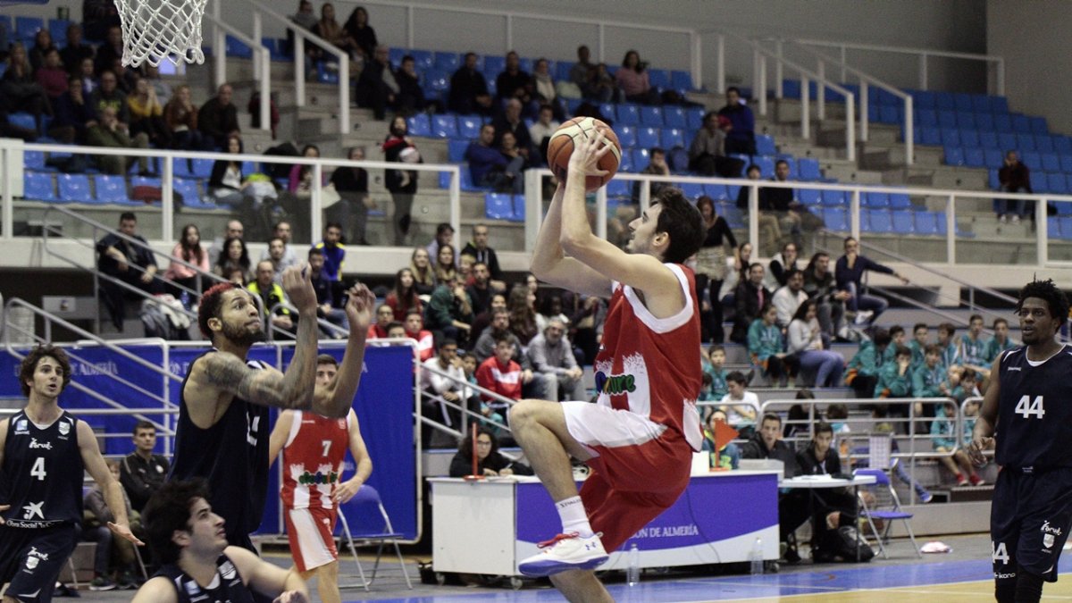 Una jugada del partido.