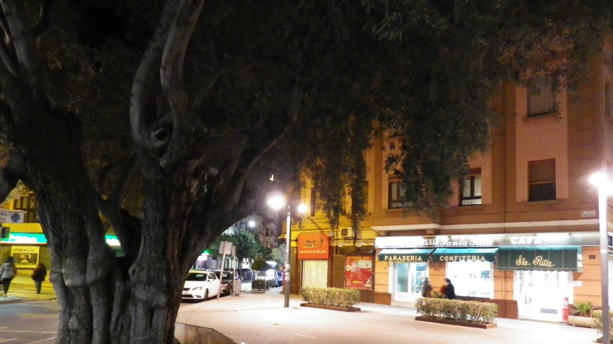 La plaza Santa Rita, en torno a la cual se organiza la vida del barrio.