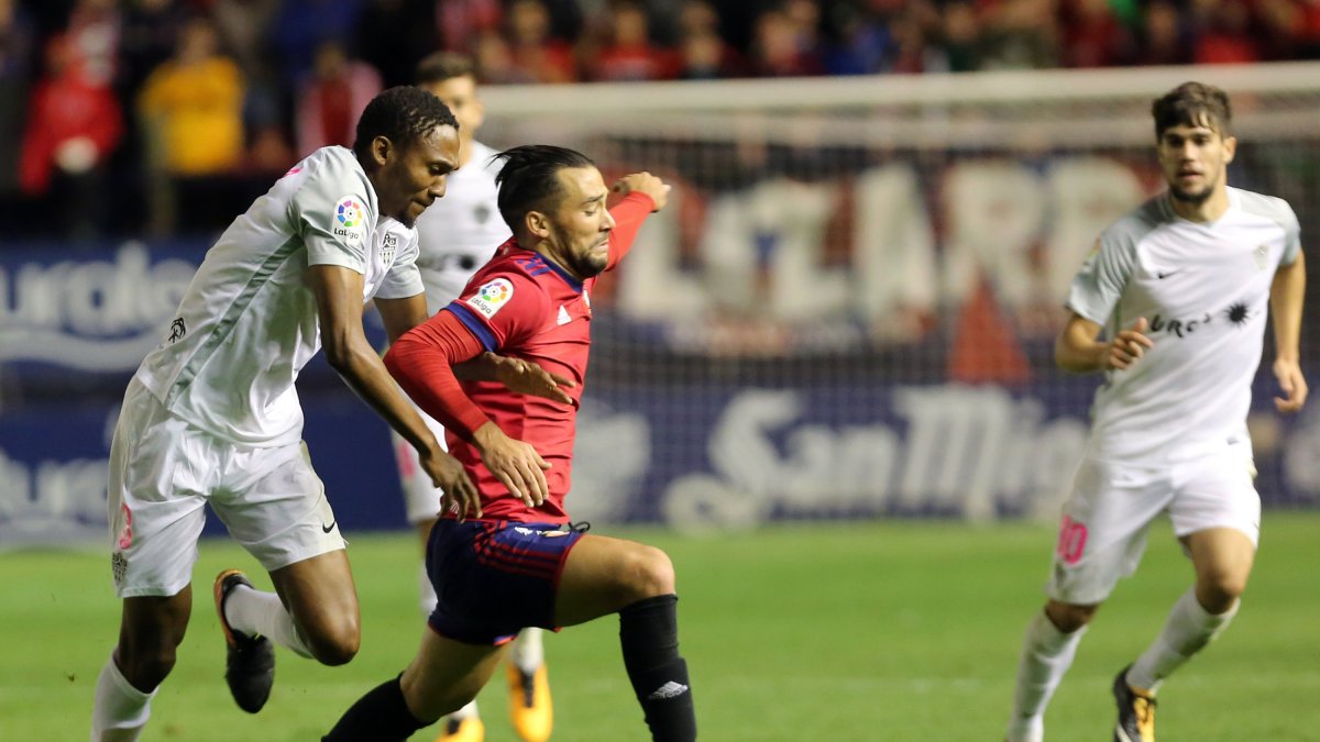 Owona y Quique en el partido de la primera vuelta.