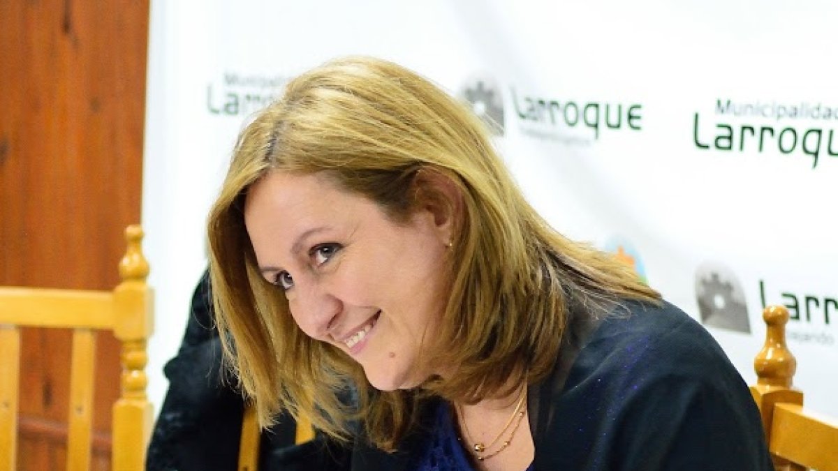 Mª Ángeles Lonardi en una firma de ejemplares.