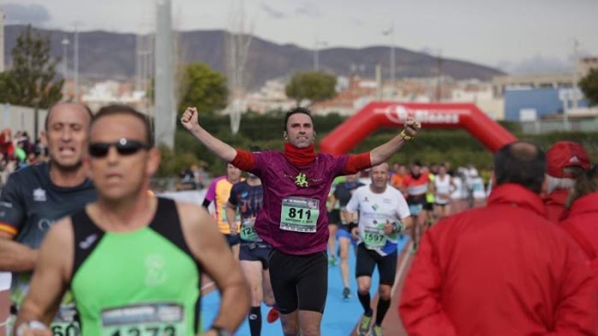 Uno de los cerca de 5.000 participantes en esta cita deportiva.