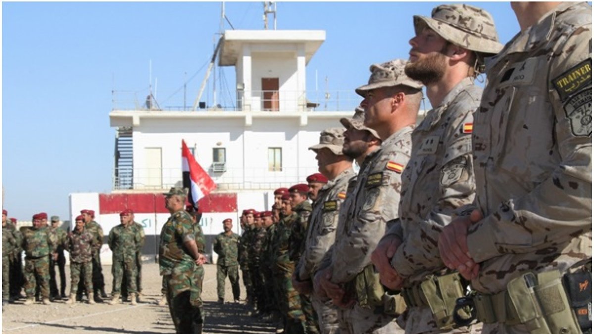 Acto de graduación en la base iraquí de Besmayah.