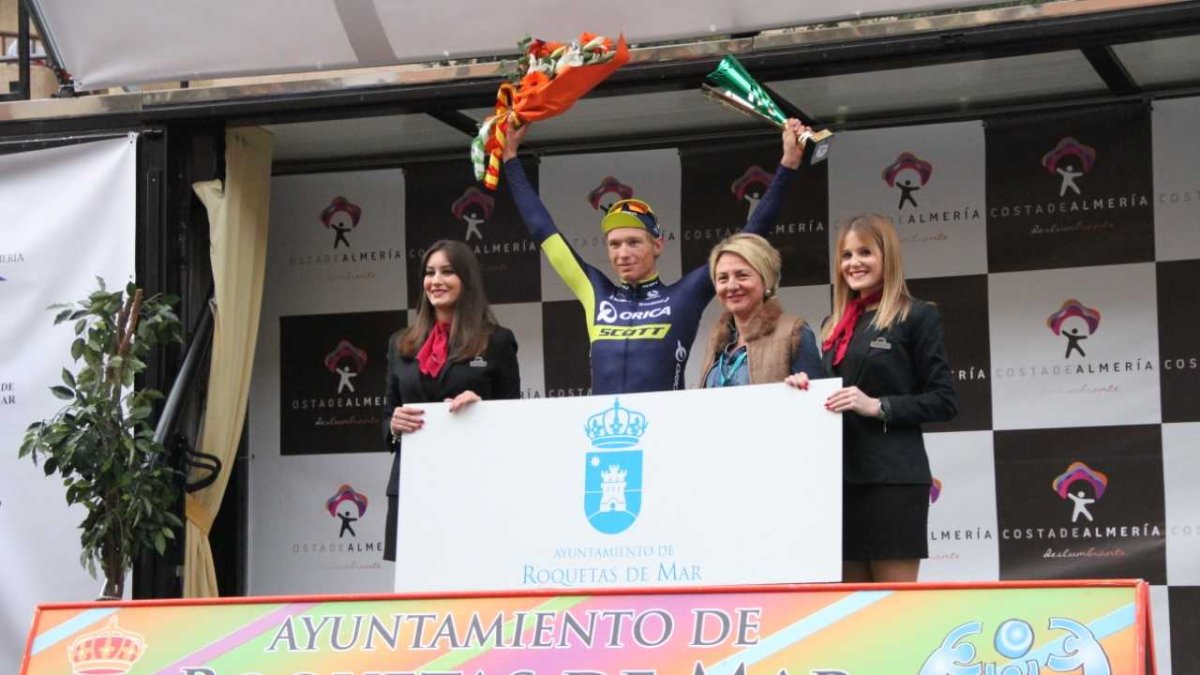 Eloísa Cabrera en el podio de La Clásica.