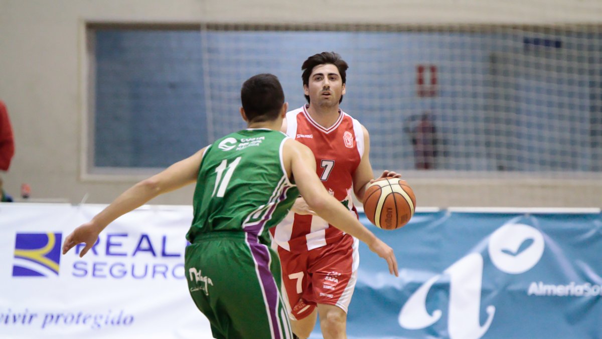 Roberto Rueda en el partido ante Unicaja Málaga.