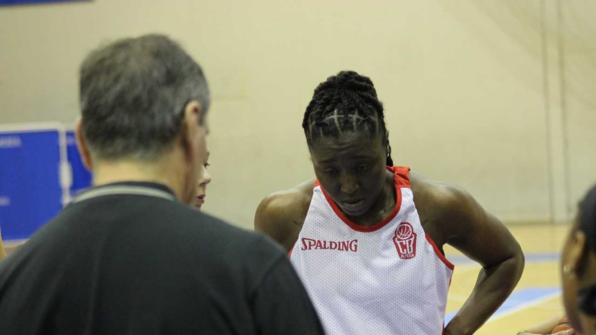 La nueva jugadora junto a Paco Rueda.