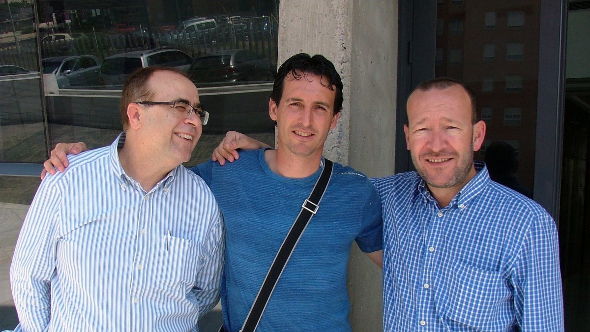 Emery, con los periodistas Torres y Amérigo, en 2007 en una foto de  Ángel Roldán.