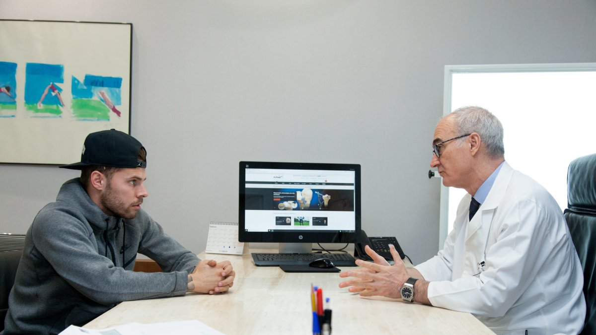 Mandi con el doctor Ripoll, jefe de los servicios médicos del Almería.