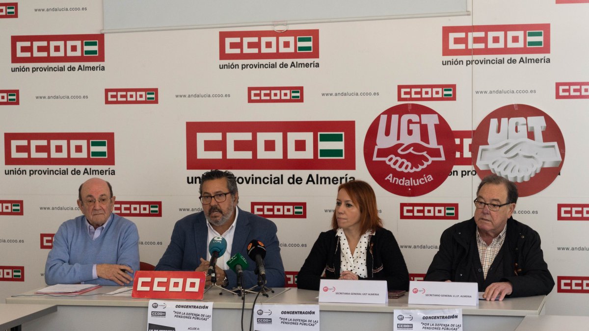 Antonio Valdivieso y Carmen Vidal, secretarios provinciales de CC.OO. y UGT, en rueda de prensa esta mañana.