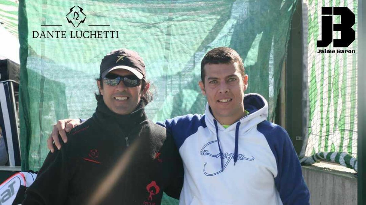 Clases con dos maestros del pádel.