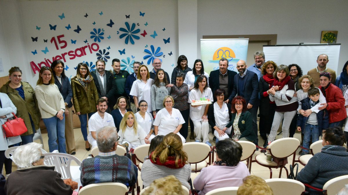 El equipo de FAAM, su presidente y el alcalde en la celebración.