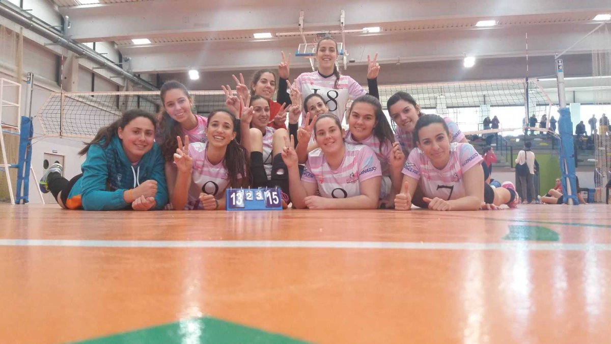 Las almerienses celebrando la victoria,