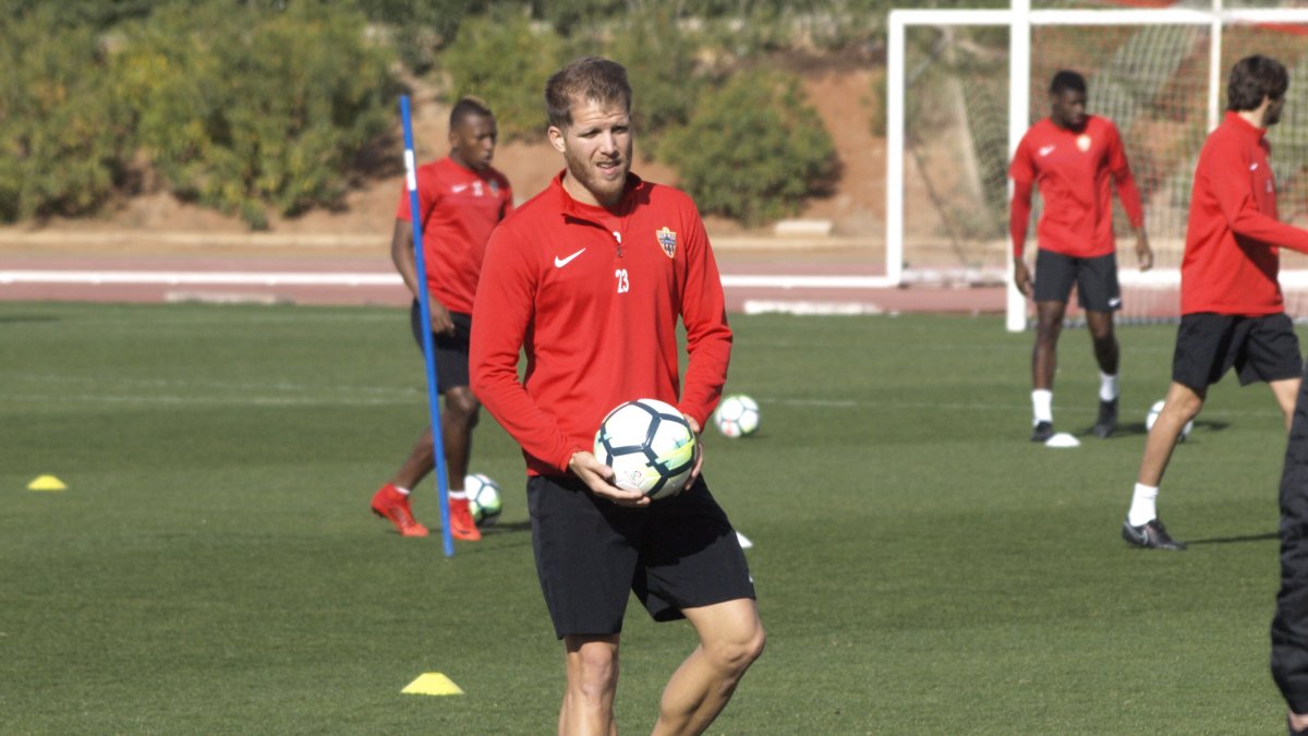 Morcillo entrenando con el grupo.