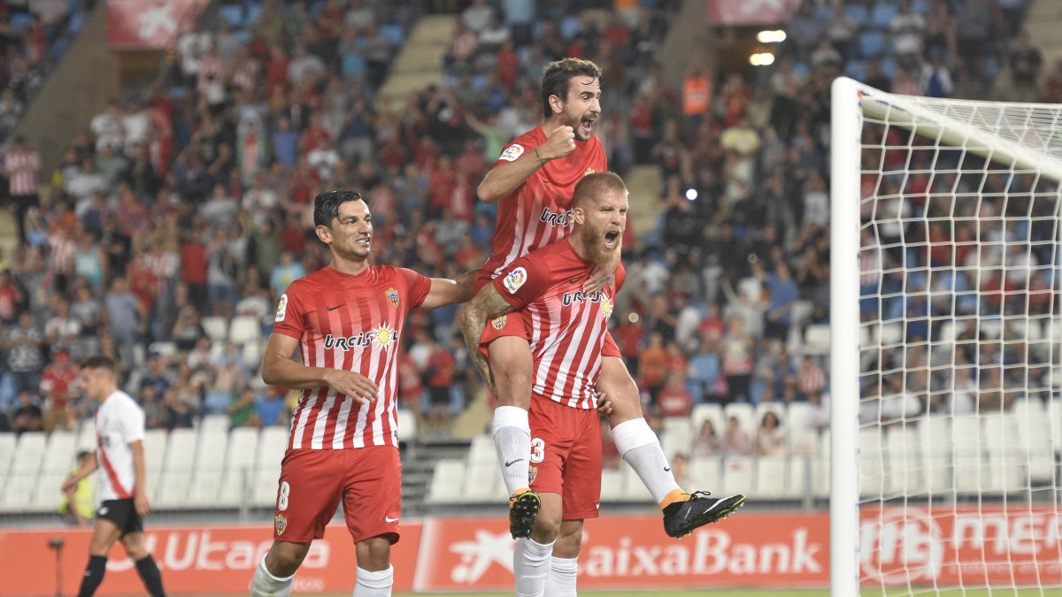 Morcillo celebrando el 1-0 ante el Sevilla Atlético.