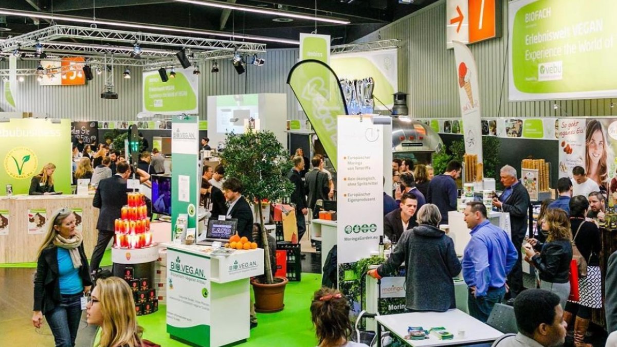 La feria Biofach atrae a visitantes de todo tipo interesados en alimentos y productos ecológicos.