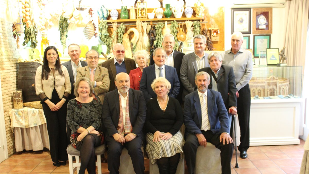 Algunos de los asistentes a la comida de homenaje a los Prior.