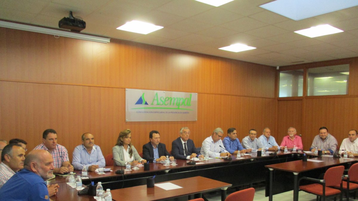 La Mesa del Agua de Almería propuso la rebaja del agua
