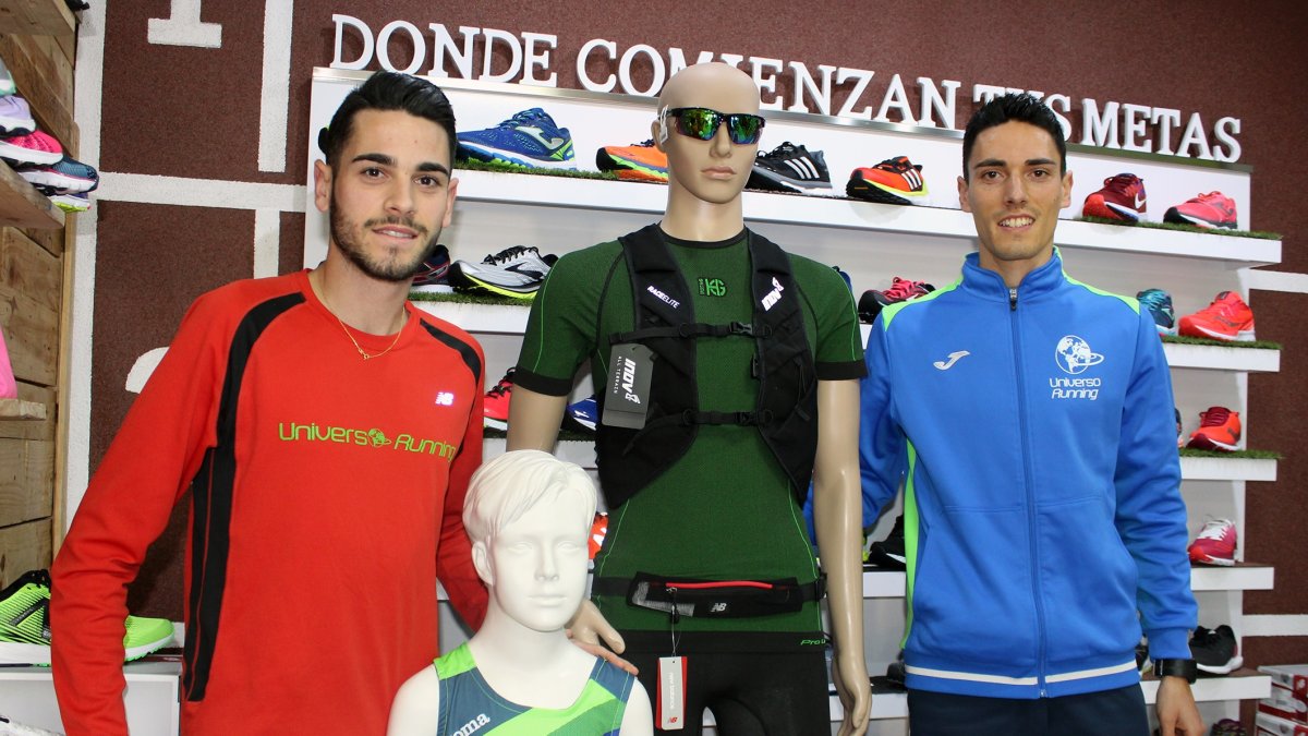 Los hermanos Rodríguez Morales en su centro de trabajo, un laboratorio pensado para el corredor más exigente.