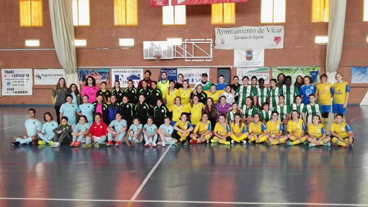 Foto de familia con los equipos.
